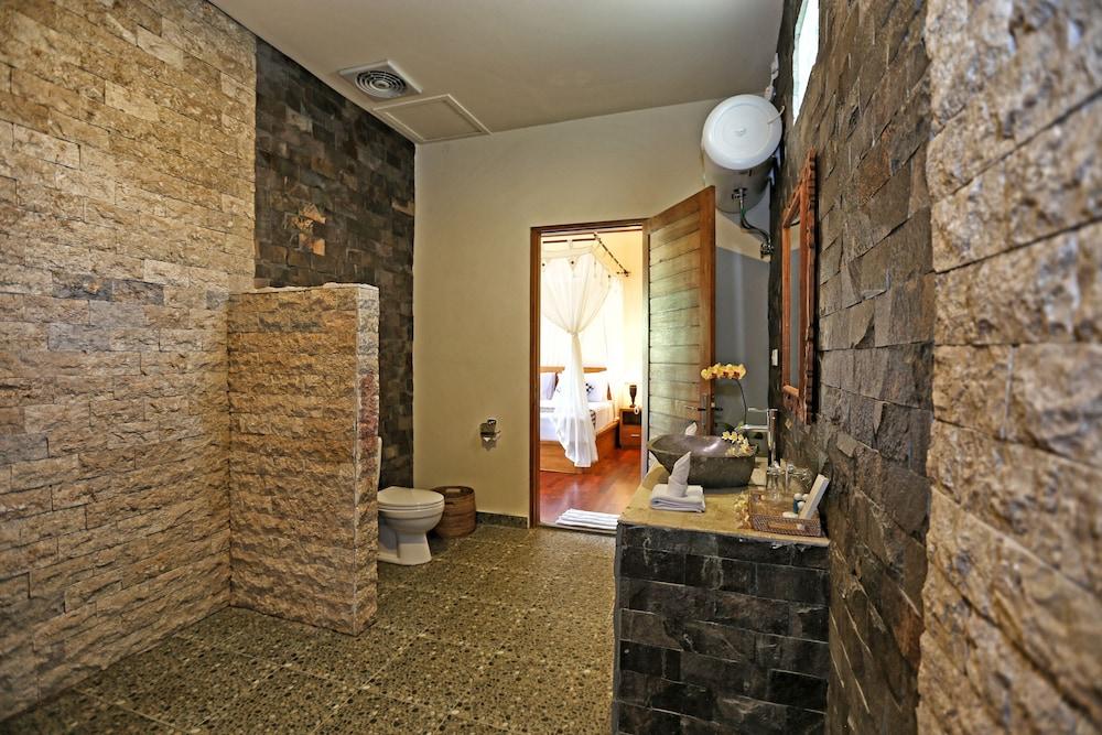 Bhanuswari & Hotel Ubud